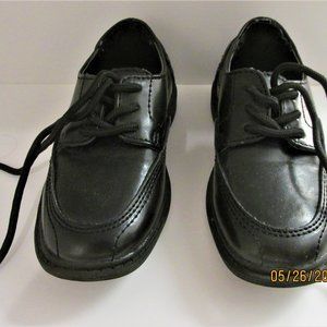 Madison Avenue Marshalls Boys Black Lace Up Shoes 5 1/2 M